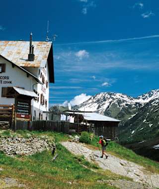 Blick von der Zufallhütte zur 3.439 Meter hohen Zufrittspitze über der rechten Seite des Martelltals.