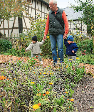 Im Blumengarten am Haus der Natur gibt es viel zu entdecken.