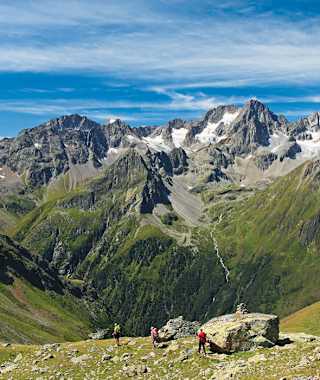Gegenüber liegen die Gipfel des Kaunergrates auf dem Präsentierteller.
