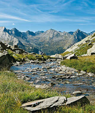Blick zum Piz d’Arbeola vom Anstieg zum Passo de Balniscio.