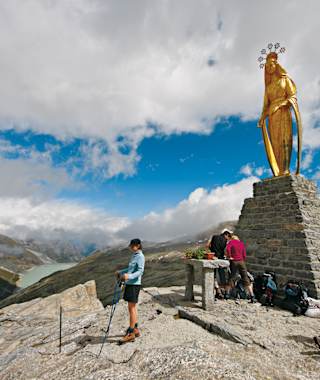 Rast bei der Madonna am Monte-Moro-Pass.