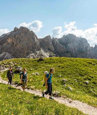 Wandern in Rosengartenmassiv in den Dolomiten