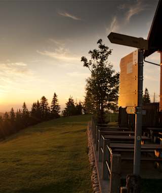 Die schönsten Sonnenuntergänge erlebt man im Berghotel Napf.