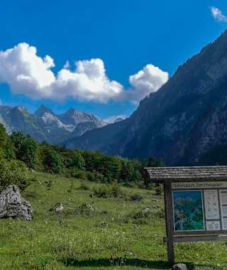 Am Start der Wanderung an der Bootsanlegestelle Salet.