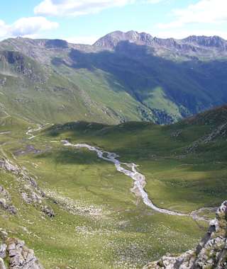 Auf dem „Weg der Quellen und des Wassers“ ist dieses Element allgegenwärtig