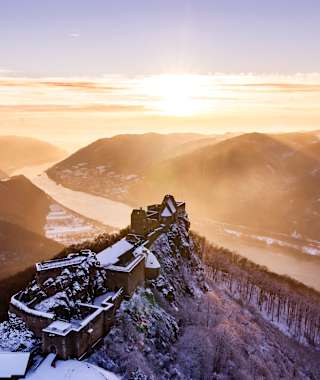 Die Ruine Aggenstein über der Donau