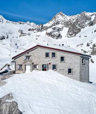 Die Albert-Heim-Hütte im Winter