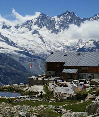 Die Almagellerhütte im Wallis