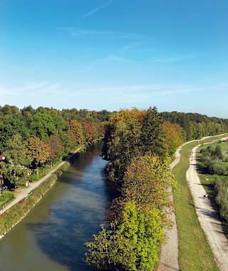 Blick von der Großhesseloher Brücke über den Isarkanal