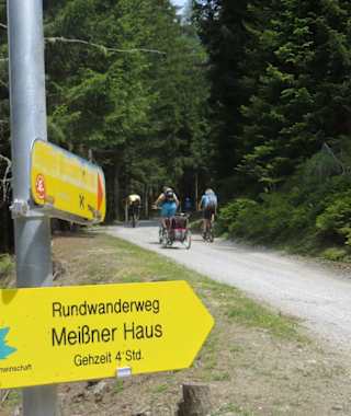 Beschilderung am Weg zum Meißner Haus
