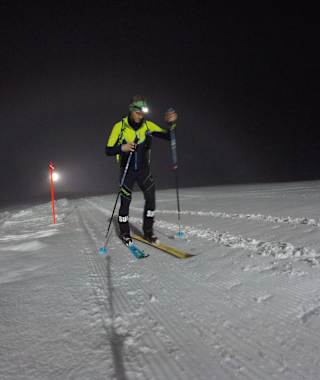 Aufstieg auf der Nacht-Skitouren Piste Furt-Mugghütte