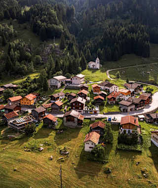 Durch den Märchenwald ins Val Ferrera