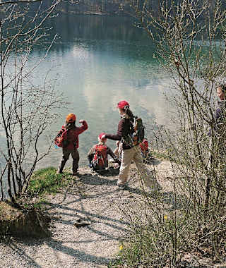 Rast und Steinewerfen am Alatsee.