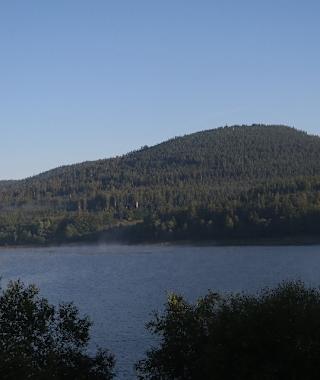 Der kleine Herrenwieser See wurde von eiszeitlichen Gletschermassen geschaffen.