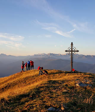 Sonnenaufgang "Am Joch: Panoramaweg Terenten"