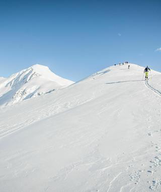 Im Hintergrund das Ziel: Kjirketaket