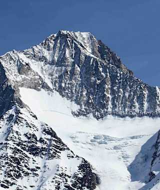 Die schöne Felskulisse des Bietschhorn