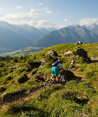 Biker zwischen Obersaxen und Val Lumnezia