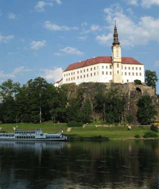 Burg Děčín und Hafenbecken
