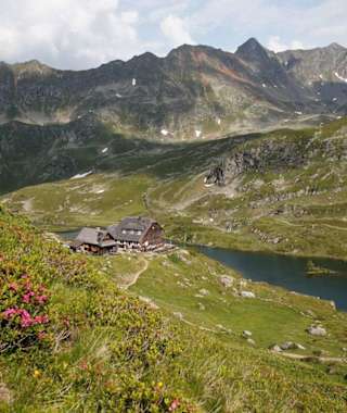 Blick auf den unteren Giglachsee und die Ignaz Mattishütte