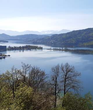 Blick hohe Gloriette auf Pörtschach 