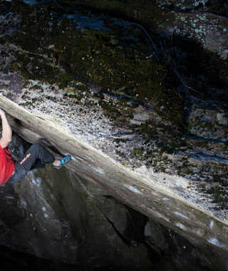 Kilian hakt „Bügeleisen“ 8b+ Stand-Start ab