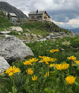 Die Camona da Punteglias südlich des namengleichen Gletscher