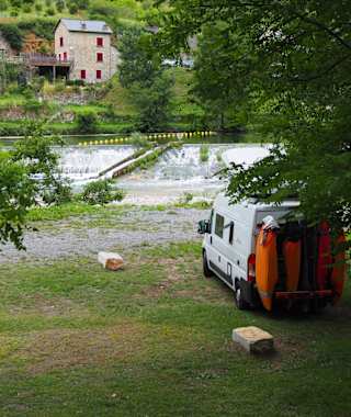 Campen direkt am Fluss. Ab hier kann man auch gleich die dritte Etappe starten.