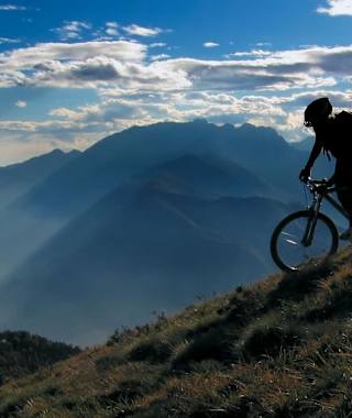 Die Tour lässt traumhafte Blicke auf Lago Maggiore zu.