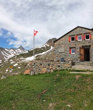 Die bewirtschaftete Chamanna d'Es-Cha.