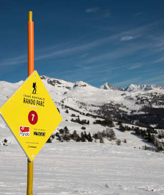 Perfekt signalisiert Routen im Rando Parc von Crans-Montana