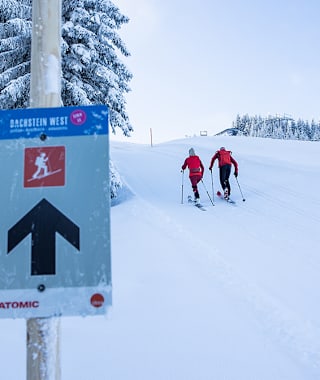 Beschilderte Pistenskitour in der Region Dachstein West
