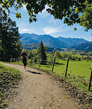 Höhenweg über dem Leitzachtal auf dem Weg zur Schwaigeralm.