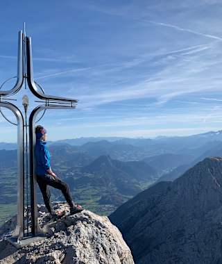 Vom Gipfel des Hohen Gölls genießt man eine herrliche Aussicht auf das Tennengebirge.
