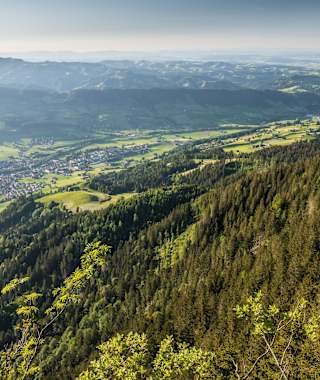 Der Ausblick auf Schüpfheim vom höchsten Punkt der Wanderung, von der Farnere.