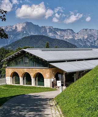 Ausgangspunkt ist die Haltestelle Dokumentation Obersalzberg