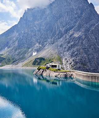 Die Douglasshütte am Lünersee