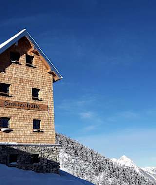 Die Dümlerhütte ist im Winter ein guter Stützpunkt für Touren im Warscheneckgebiet