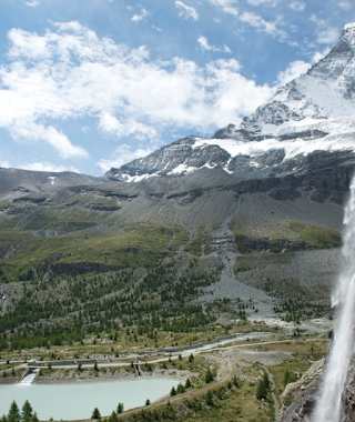 Der Arbenbachfall - im Hintergrund die Matterhorn Nordwand