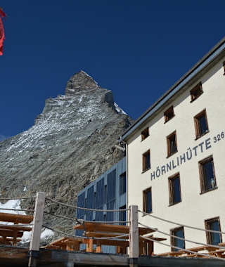 Die berühmte Hörnlihütte am Matterhorngrat