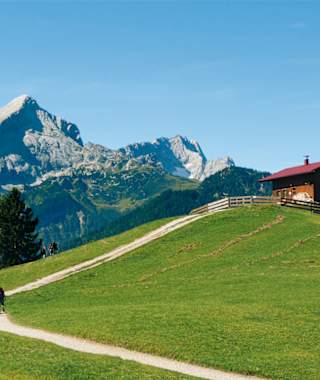 Blick von der Bergstation auf die Alpspitze.