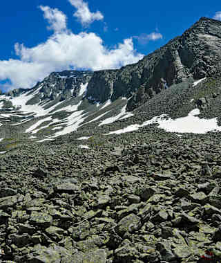 Eines der spektakulärsten Phänomene dieses Permafrostes sind die Blockgletscher in den Hochlagen.