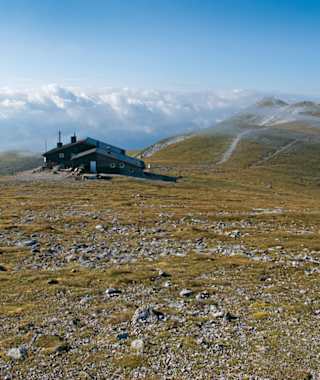 Fischerhütte mit Schneeberggipfel.