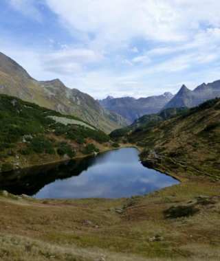 Am Aufstieg: der Zeinissee