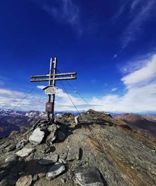 Gipfelkreuz am Großen Gurpitscheck in den Schladminger Tauern.