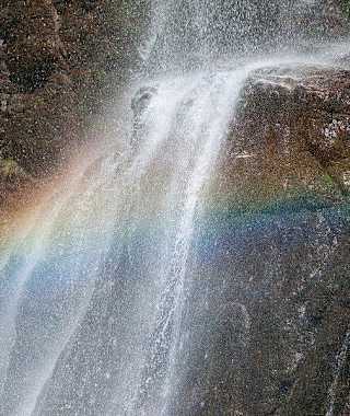 Finsterbach Wasserfall mit Regenbogen