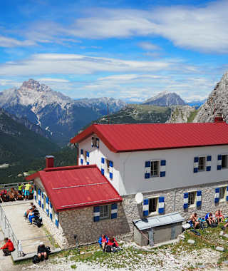 Die Fonda-Savio-Hütte ist das Ziel dieser Etappe.