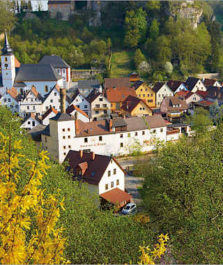 Zahlreiche Dörfer und Burgen säumen den Frankenweg.