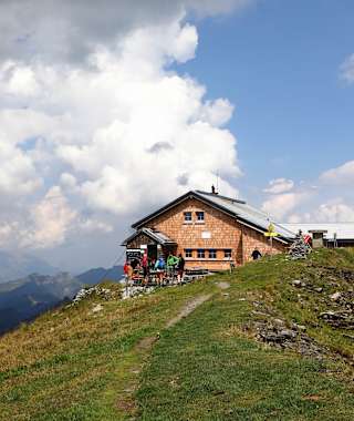 Die Gamskarkogelhütte steht in traumhafter Aussichtsalge.