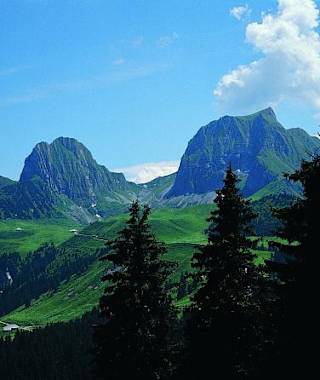 Nünenen und Gantrisch, dazwischen der Leiterenpass